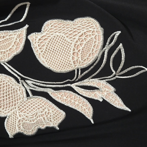 WHITE HOUSE BLACK MARKET EMBROIDERED FLORAL BLACK OFF WHITE JERSEY HALTER TOP XS - Picture 3 of 15